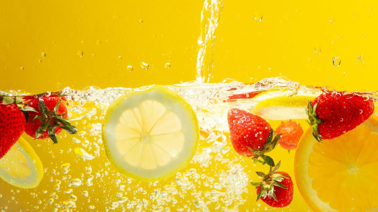 طرز تهیه یخ در بهشت لیمو و توت