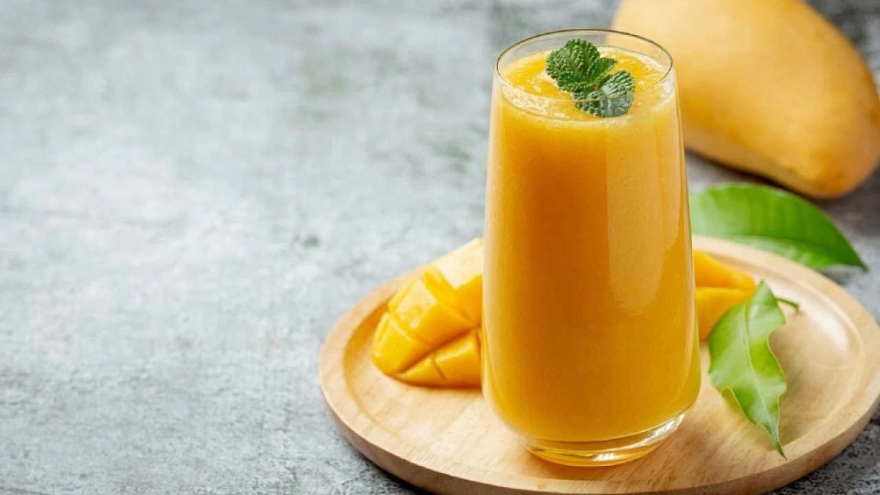 How to prepare mango smoothie