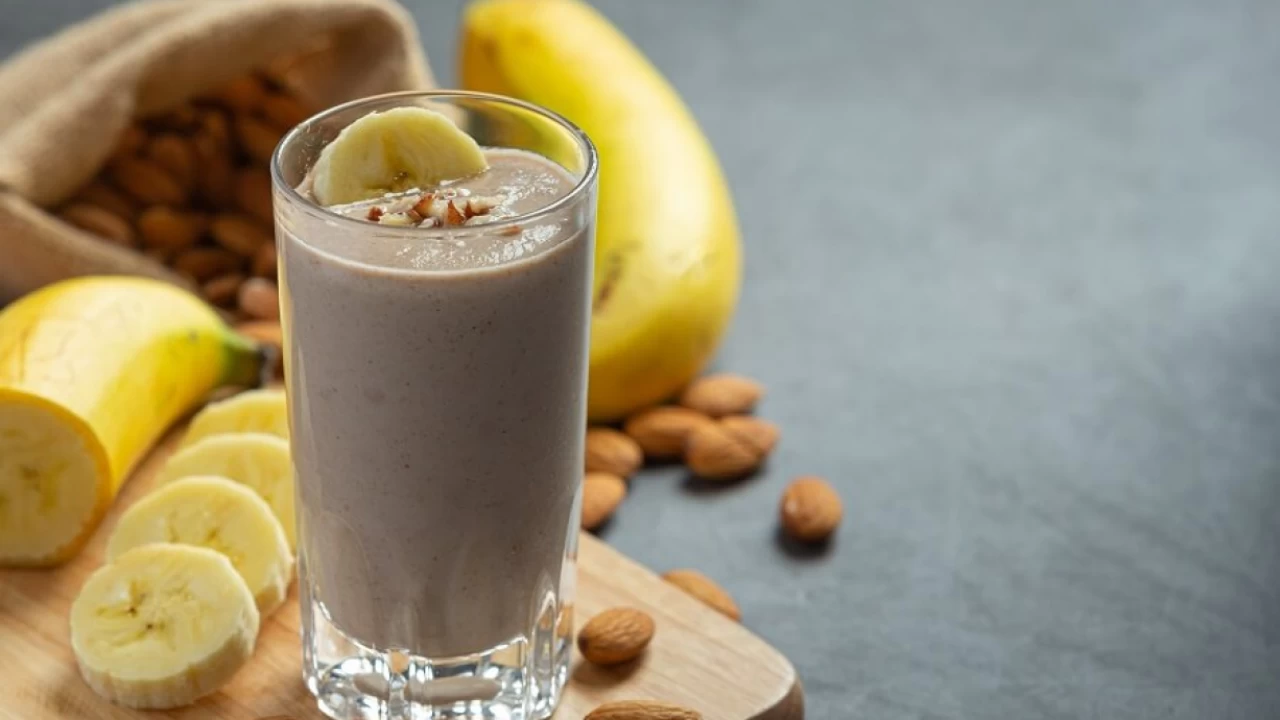 How to prepare banana smoothie