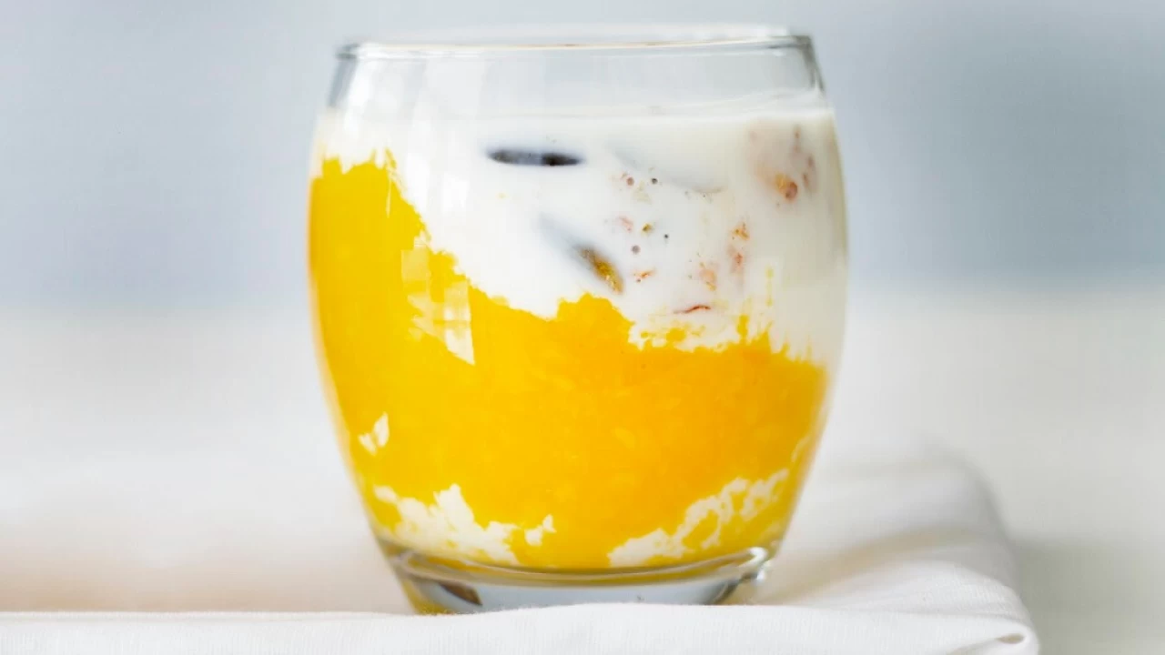 How to prepare mango milkshake