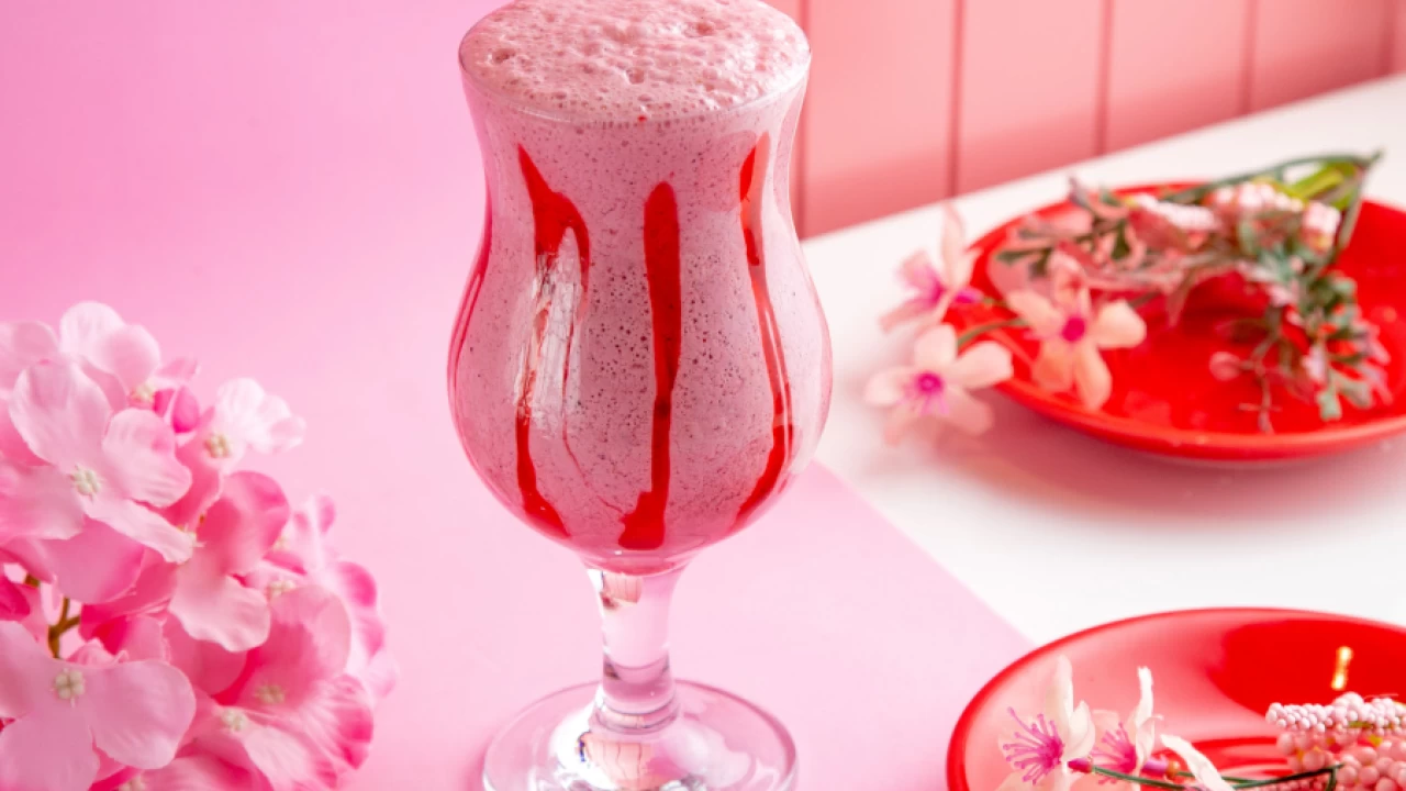 طرز تهیه یخ در بهشت آلبالو