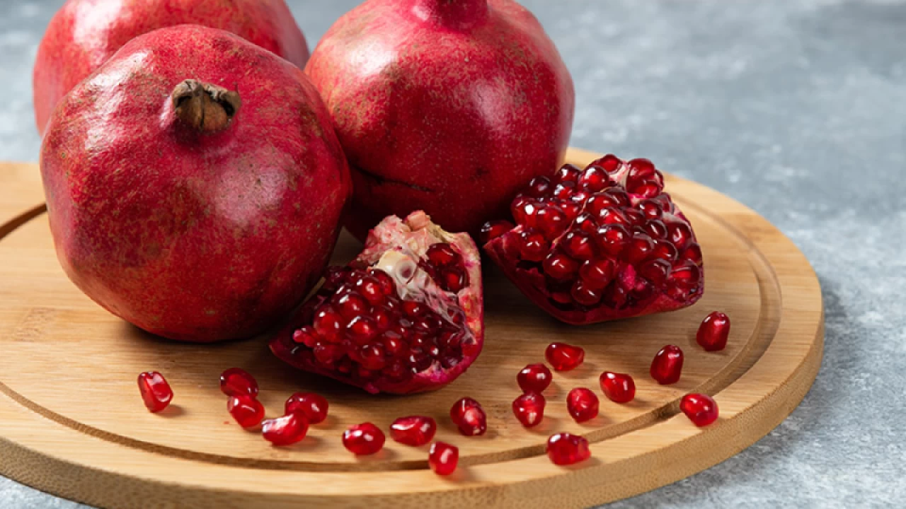 How many calories are in pomeg