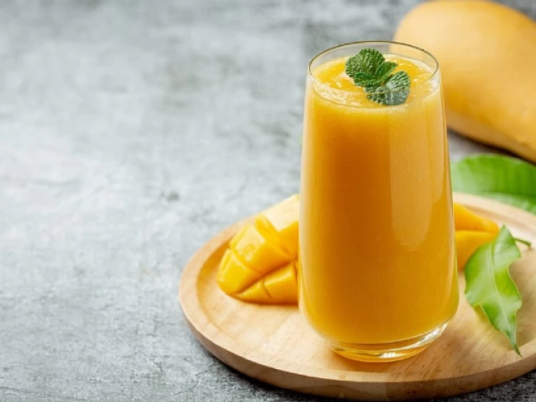 How to prepare mango smoothie