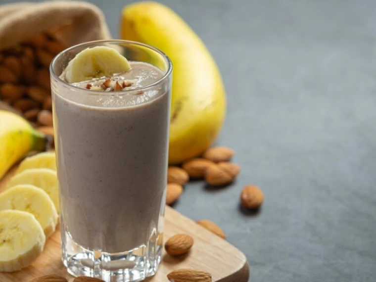 How to prepare banana smoothie